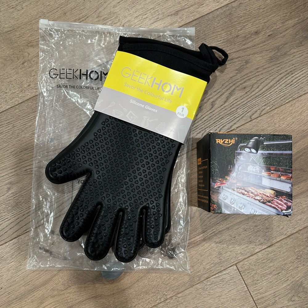 NIB: Silicon Glove and Grill Light Set - Brand New in Box - Ready for Gifting!
